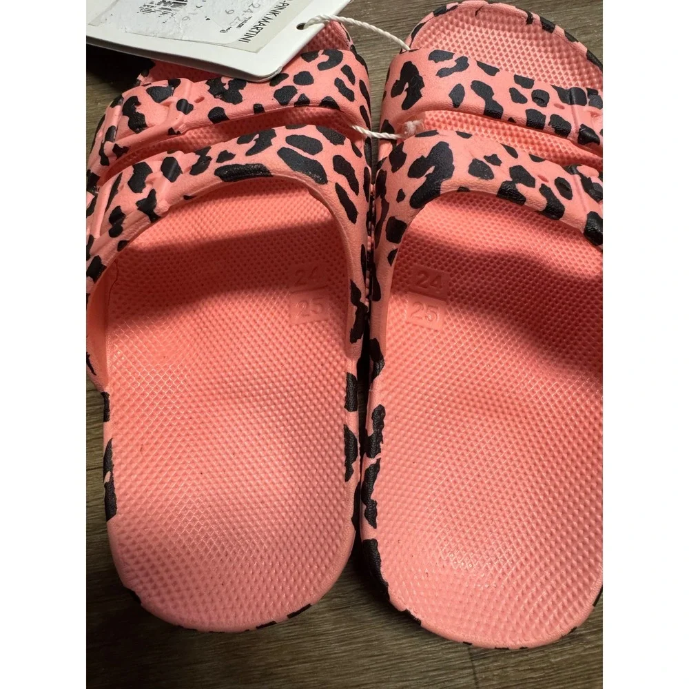 Freedom Moses Kids Leo Pink Martini Leopard Print Slides Sandals Size 8-9 NEW